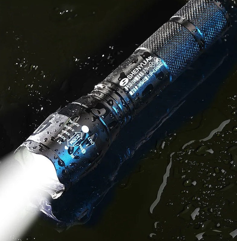 Lampe torche Led ultra puissante waterproof